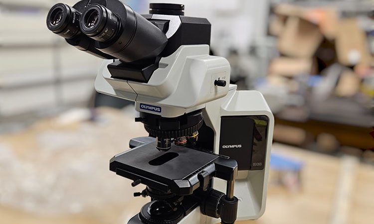 Olympus microscope with blurry background